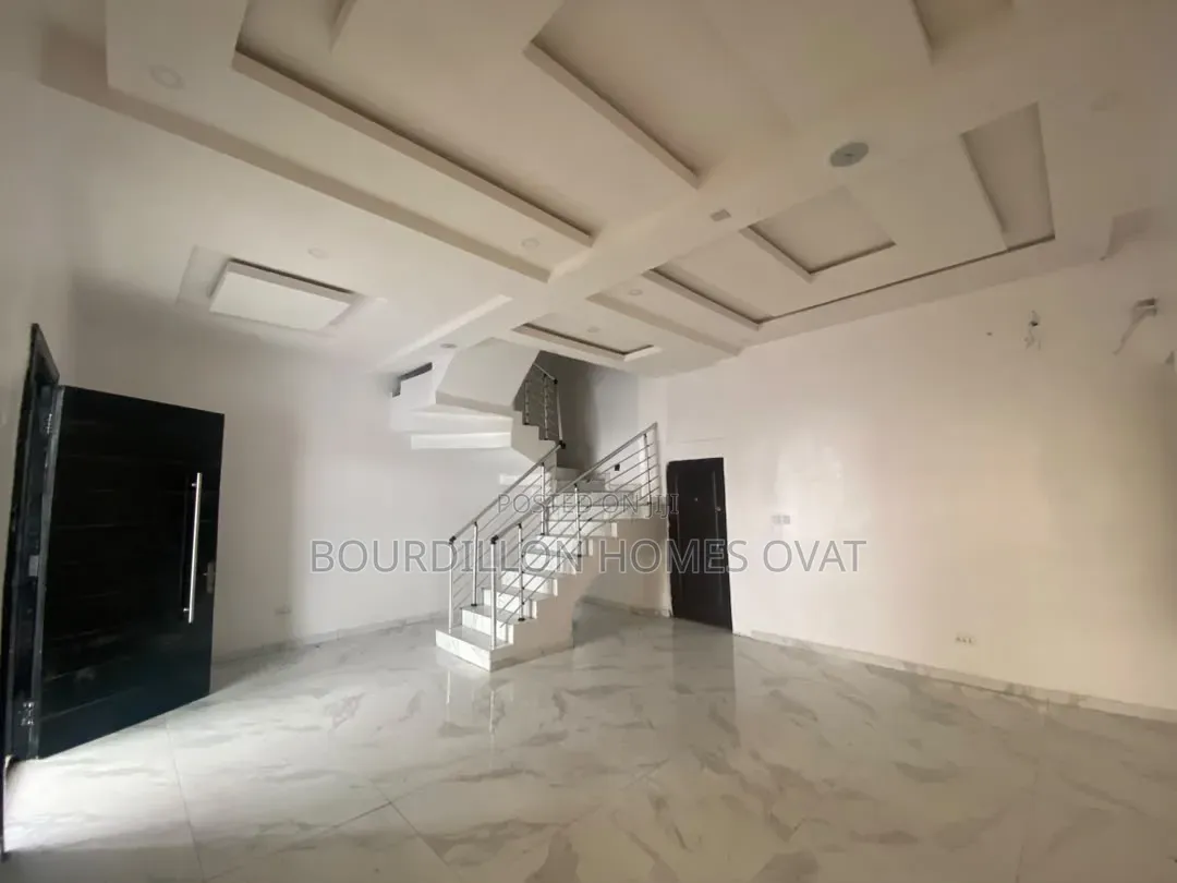 4bdrm Duplex in Ikota Villa Estate for rent