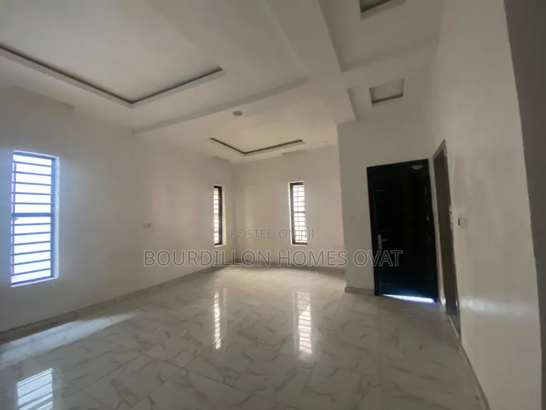 4bdrm Duplex in Ikota Villa Estate for rent