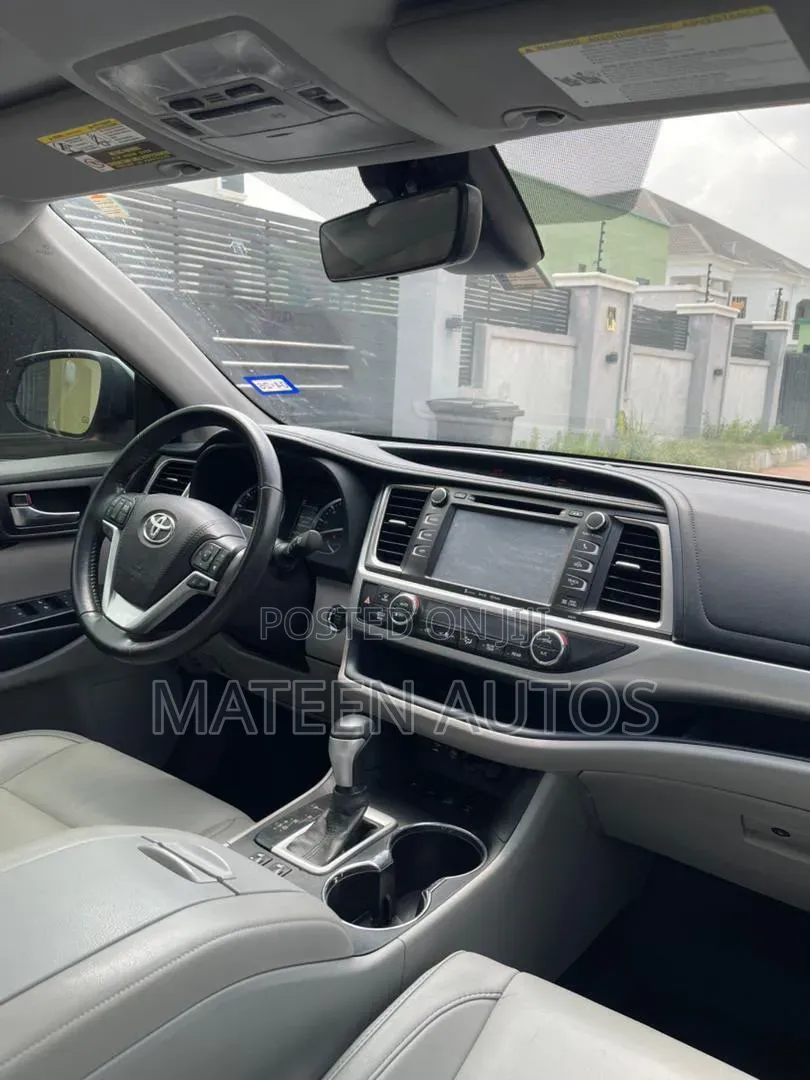 Toyota Highlander 2018 Silver