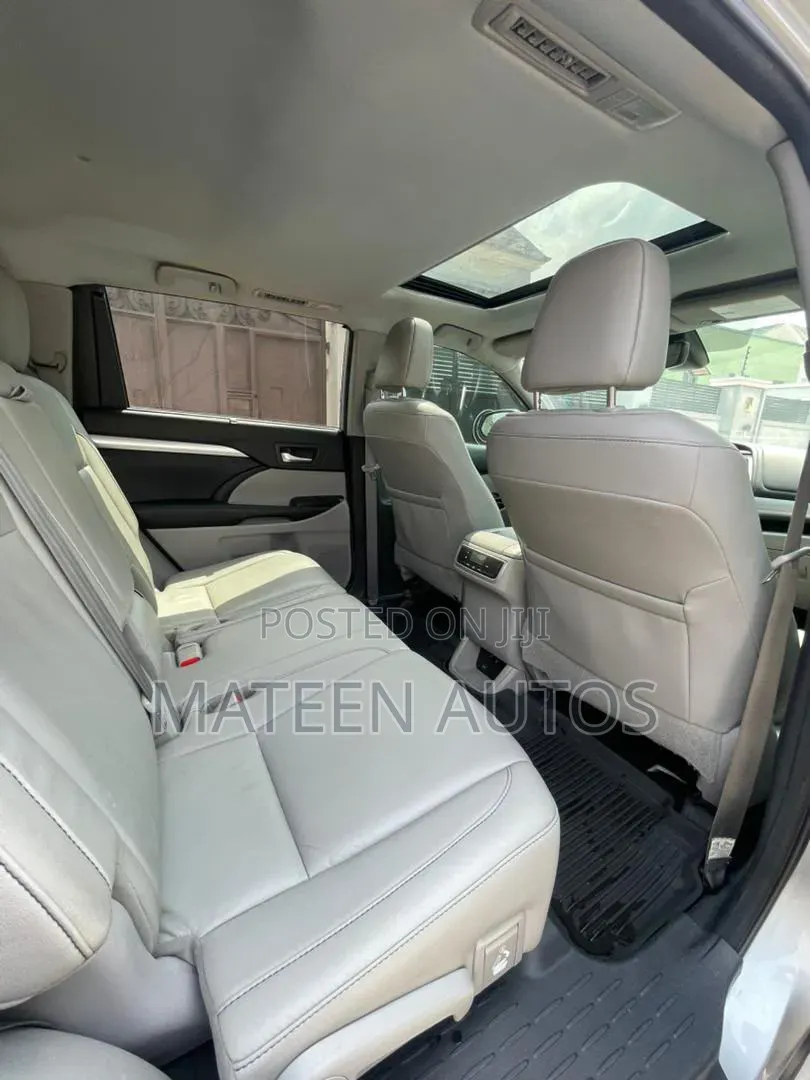 Toyota Highlander 2018 Silver