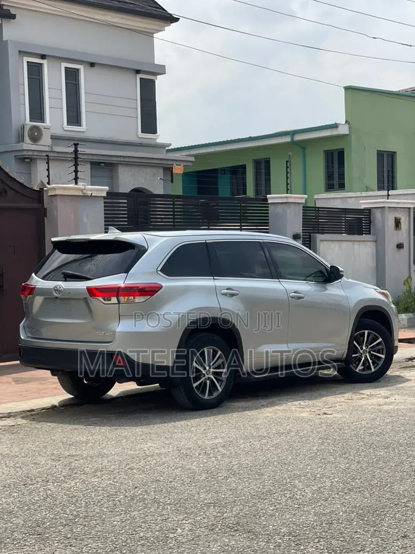 Toyota Highlander 2018 Silver