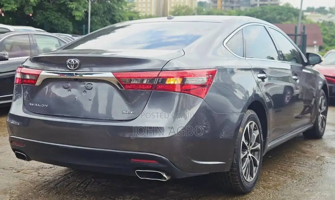 Toyota Avalon XLE Plus FWD Sedan (3.6L 6cyl 6A) 2016 Gray