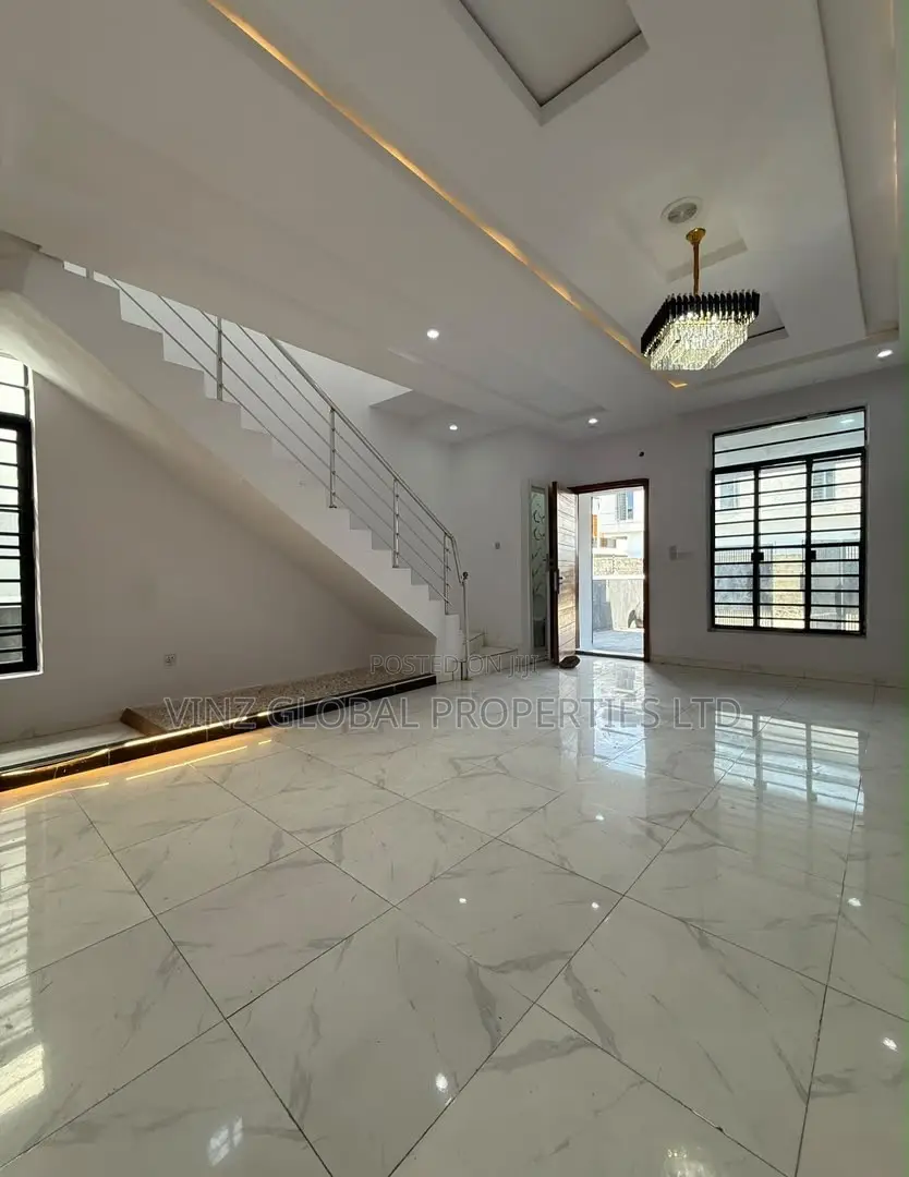 3bdrm Duplex in Lekki for rent