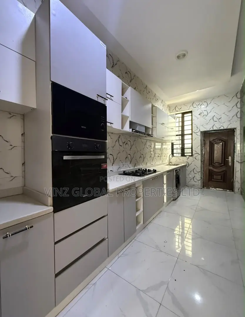 3bdrm Duplex in Lekki for rent