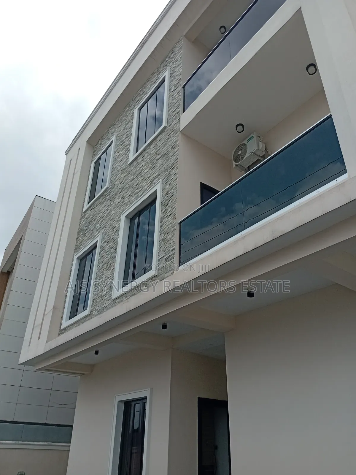 6bdrm Duplex in Lekki Phase 1 for sale