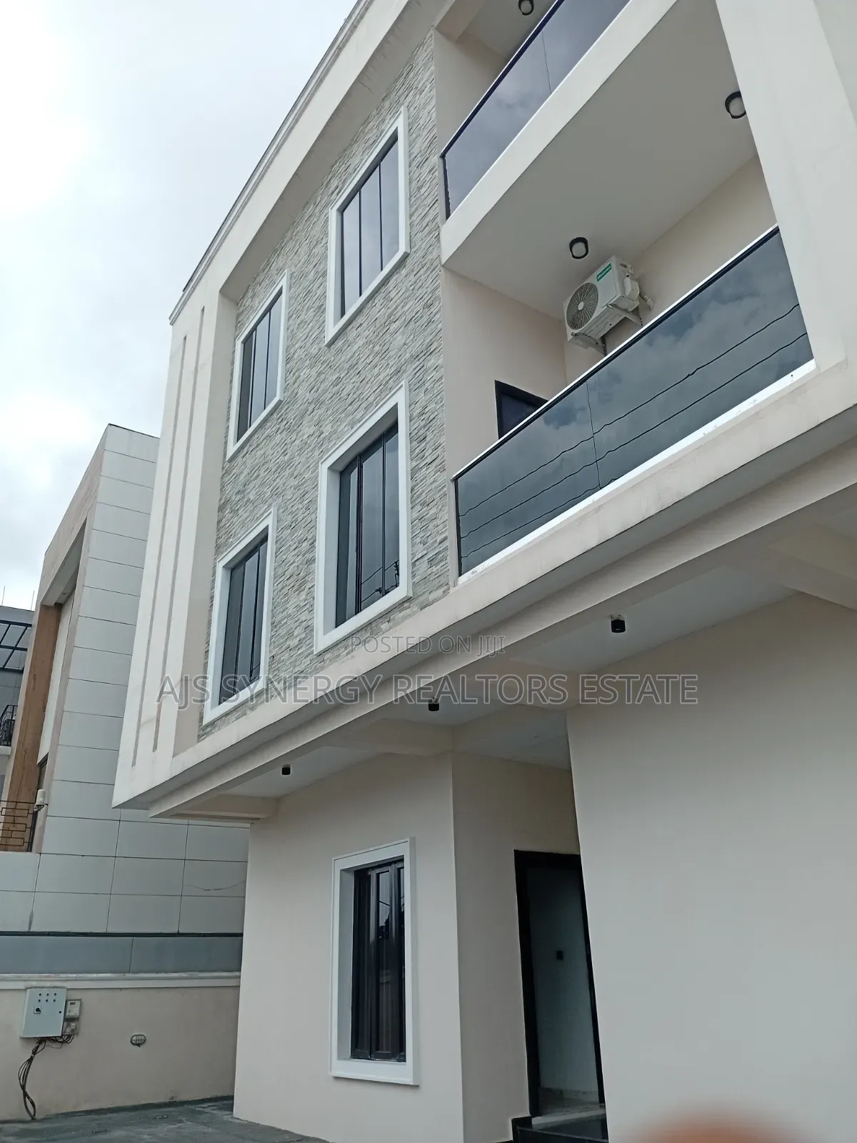 6bdrm Duplex in Lekki Phase 1 for sale