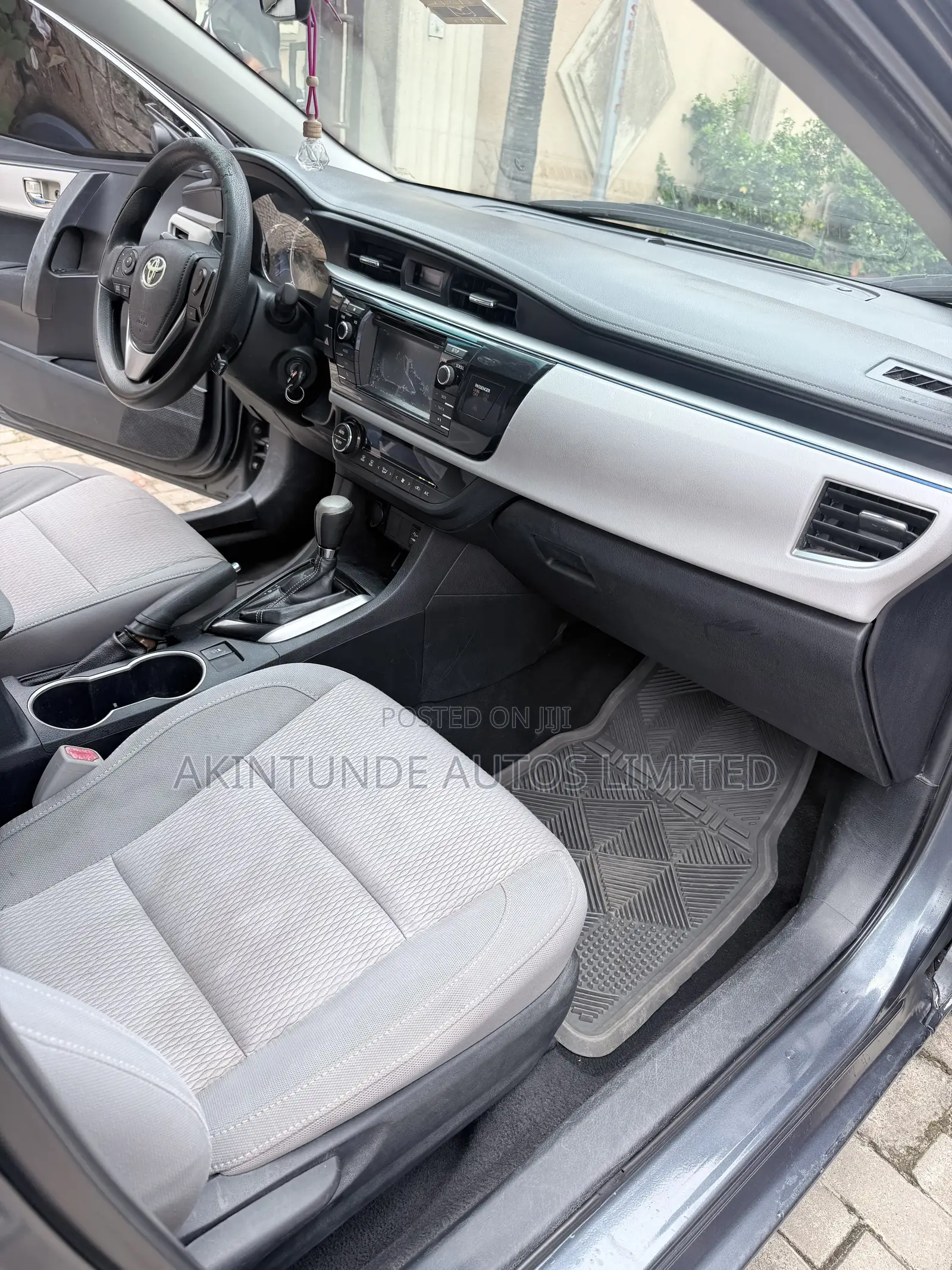 Toyota Corolla LE Eco 4dr Sedan (1.8L 4cyl CVT) 2015 Gray