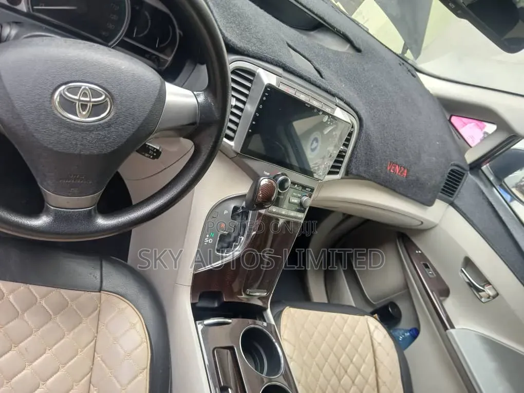Toyota Venza AWD 2010 Gray