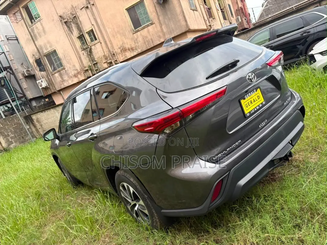 Toyota Highlander XLE AWD 2023 Gray