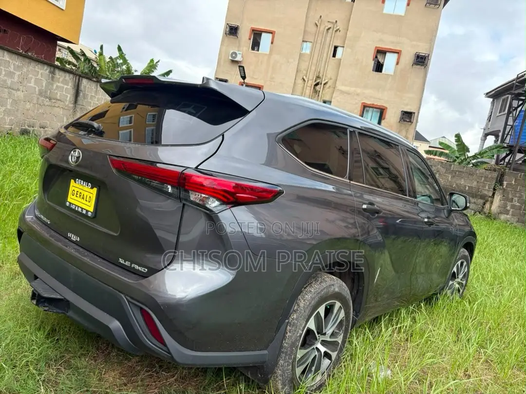 Toyota Highlander XLE AWD 2023 Gray