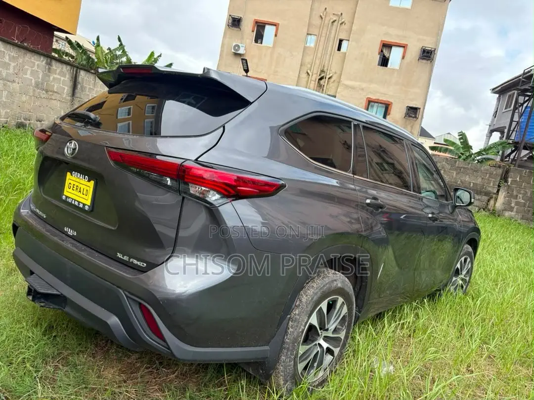 Toyota Highlander XLE AWD 2023 Gray