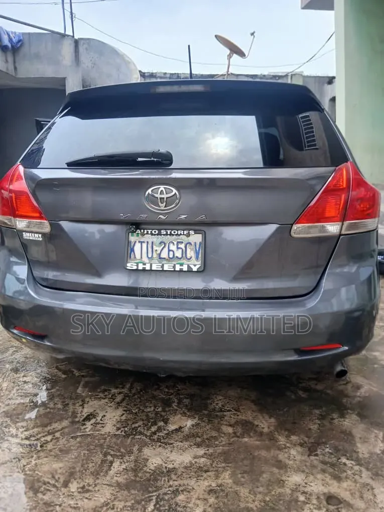Toyota Venza AWD 2010 Gray