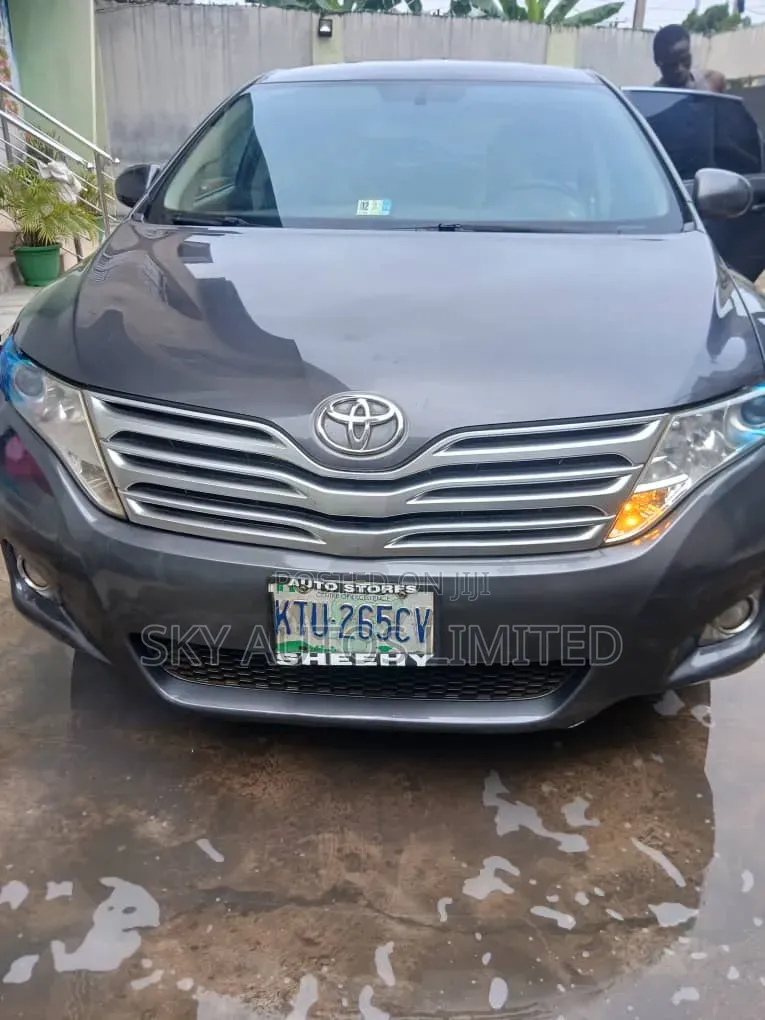 Toyota Venza AWD 2010 Gray