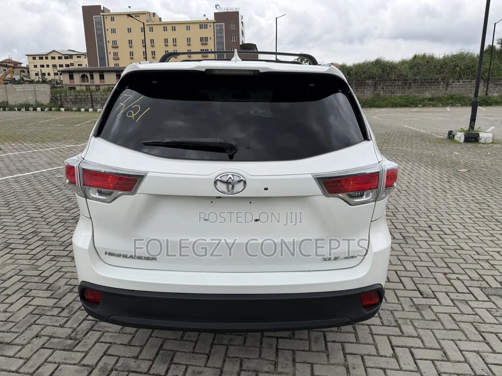 Toyota Highlander XLE 4dr SUV AWD (3.5L 6cyl 6A) 2015 White