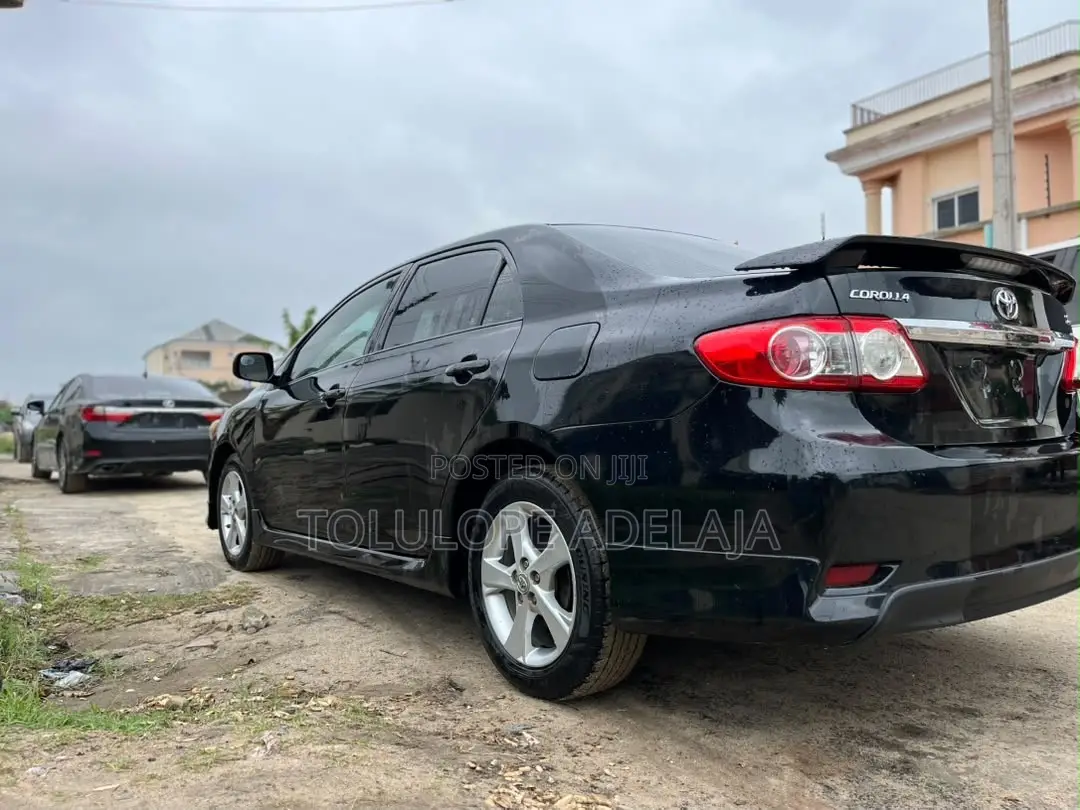 Toyota Corolla 2012 Black