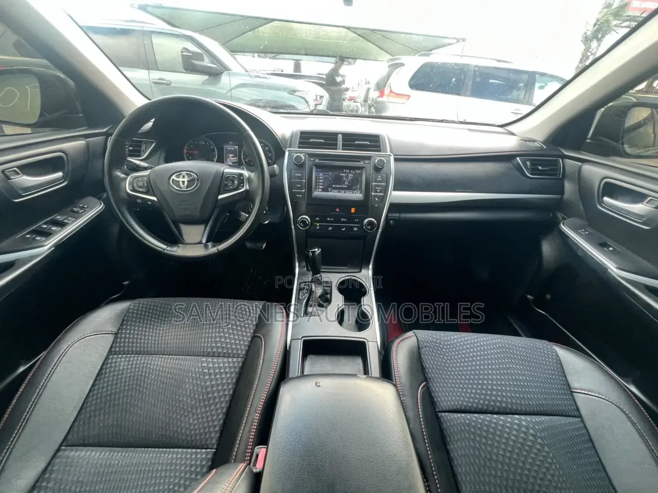 Toyota Camry SE 4dr Sedan (2.5L 4cyl 6A) 2015 Black