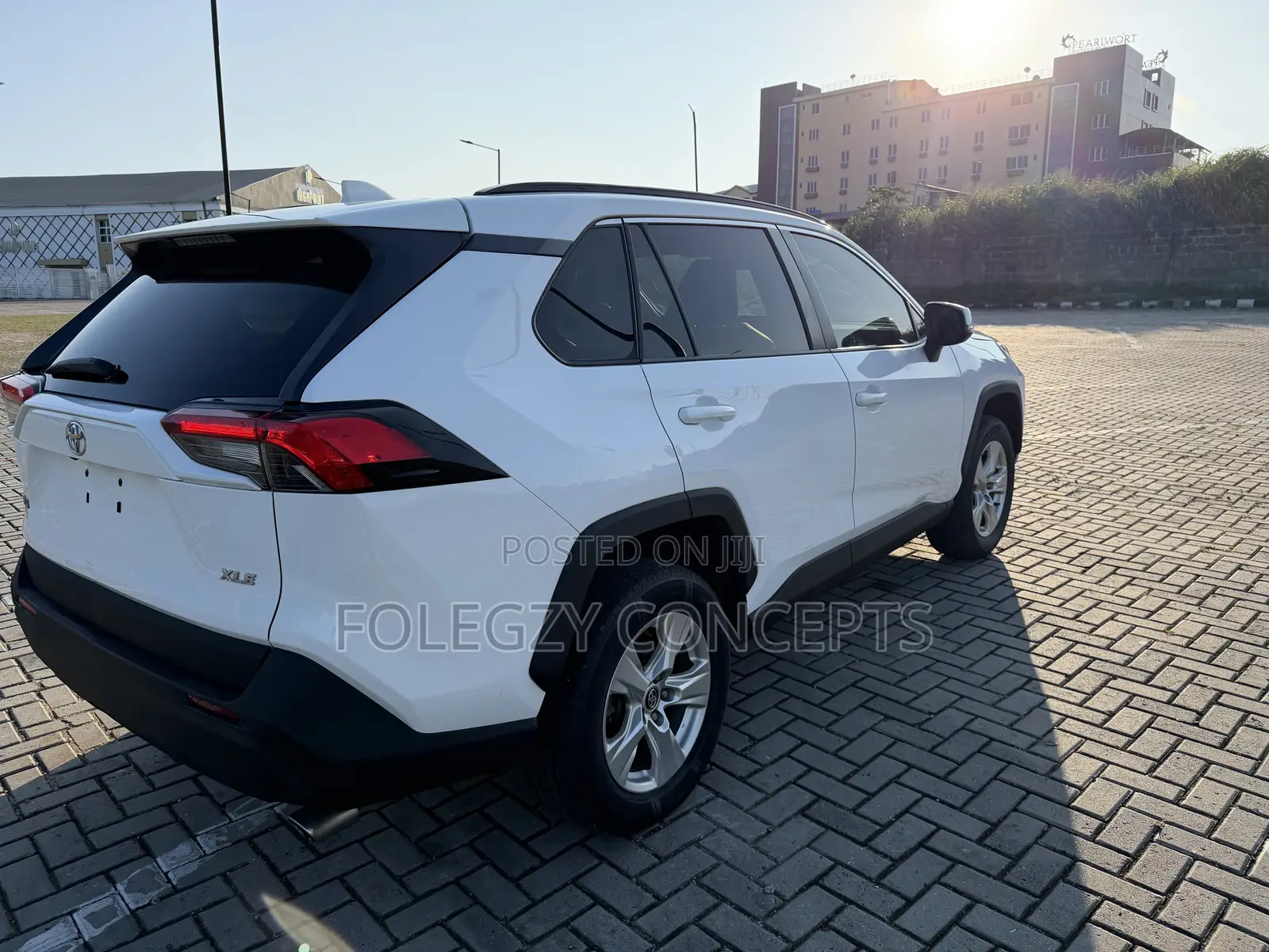 Toyota RAV4 XLE Premium FWD 2020 White