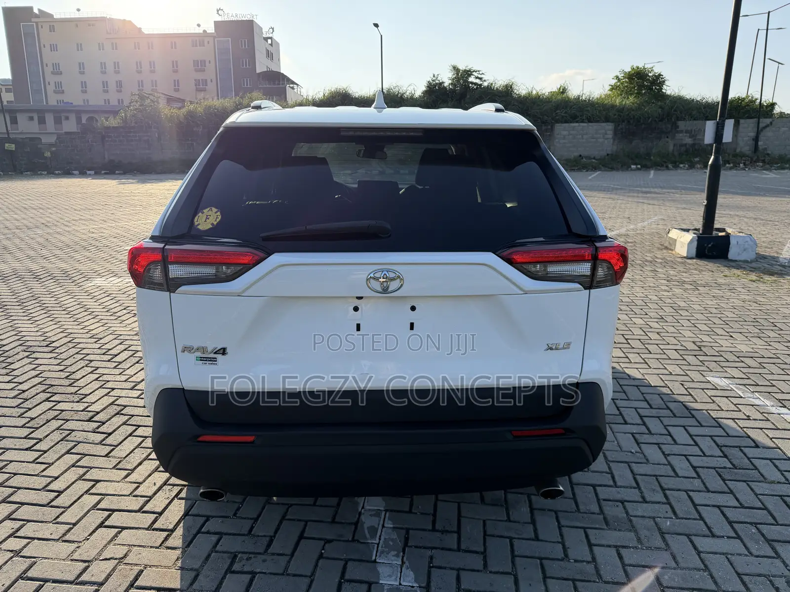 Toyota RAV4 XLE Premium FWD 2020 White