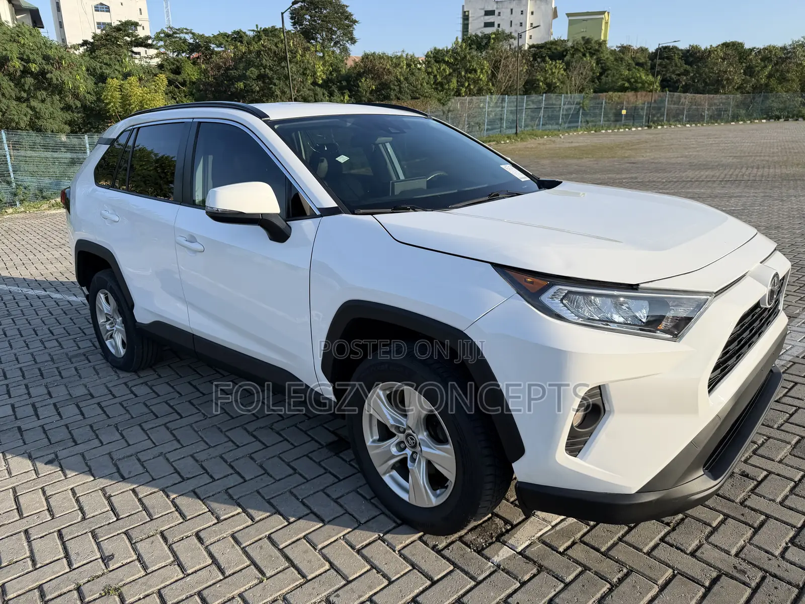 Toyota RAV4 XLE Premium FWD 2020 White