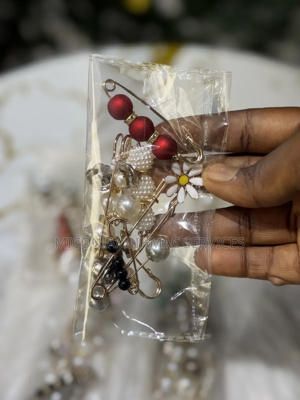 Fashion Brooch Pins