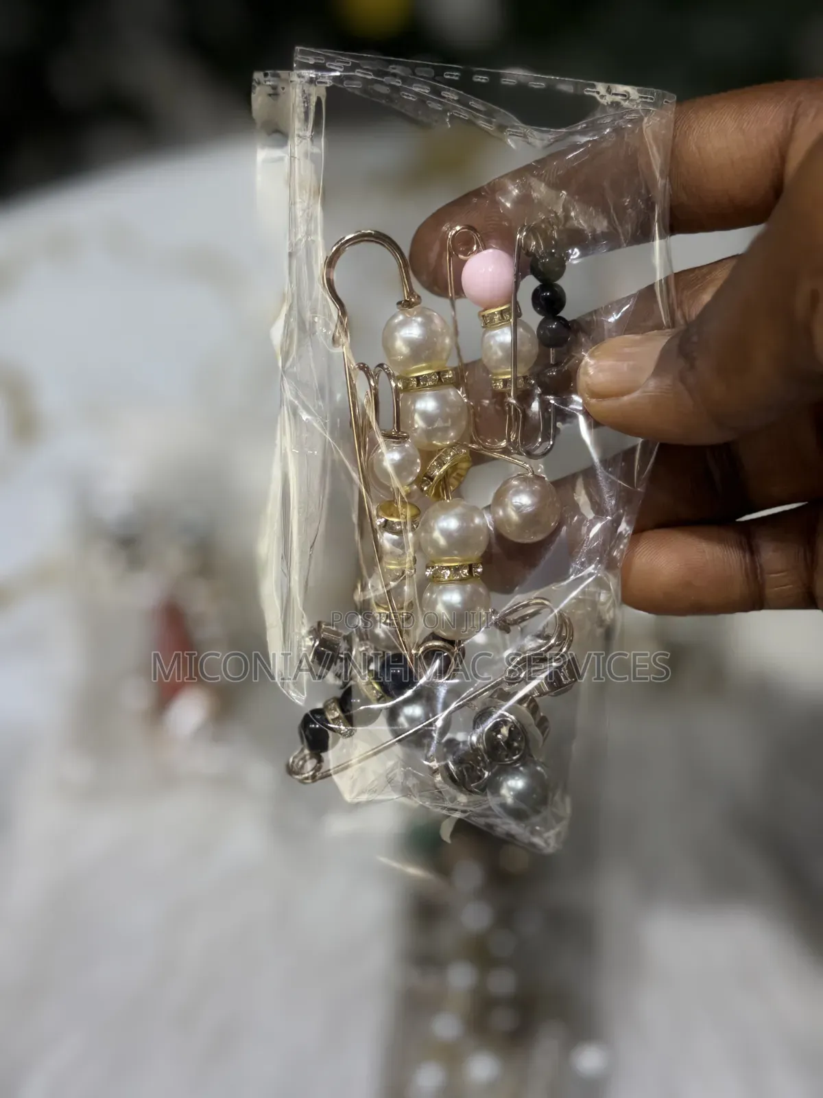 Fashion Brooch Pins