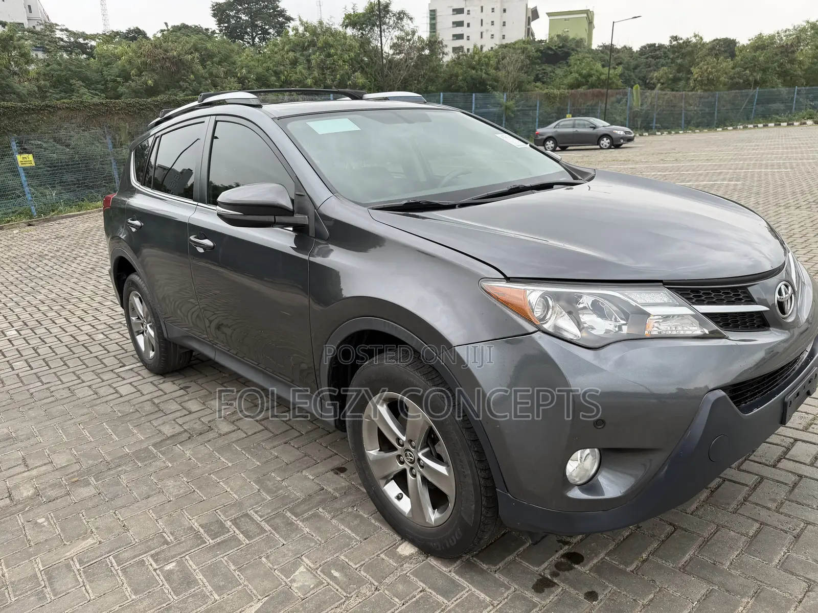 Toyota RAV4 XLE 4dr SUV AWD (2.5L 4cyl 6A) 2015 Gray