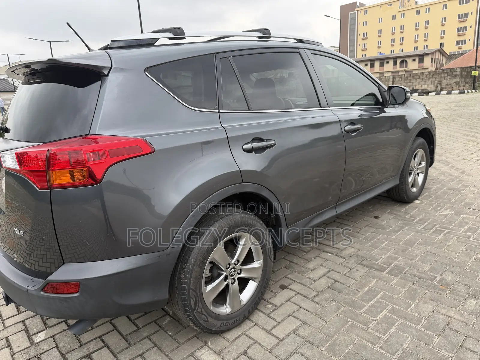 Toyota RAV4 XLE 4dr SUV AWD (2.5L 4cyl 6A) 2015 Gray