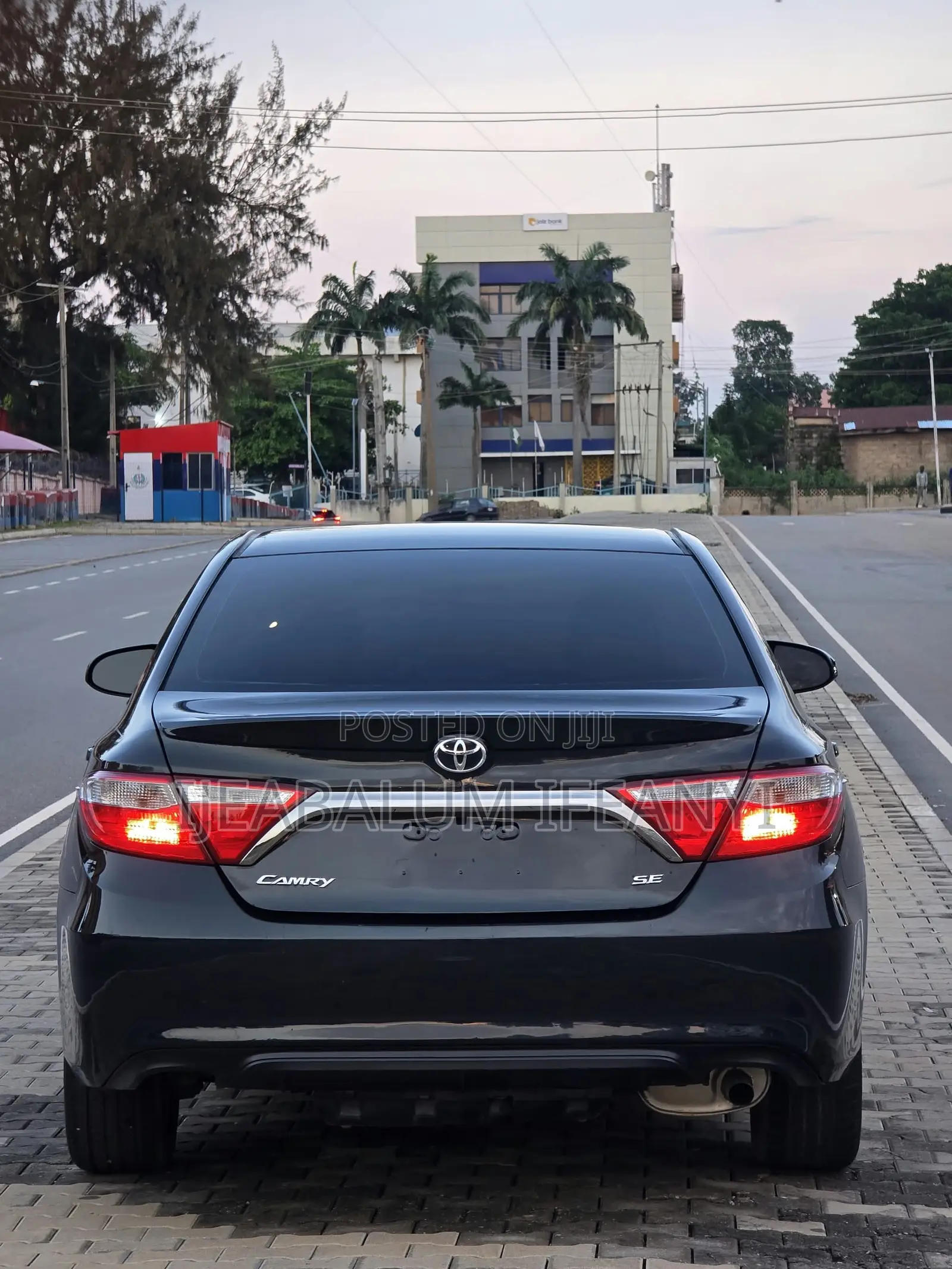 Toyota Camry SE 4dr Sedan (2.5L 4cyl 6A) 2017 Black
