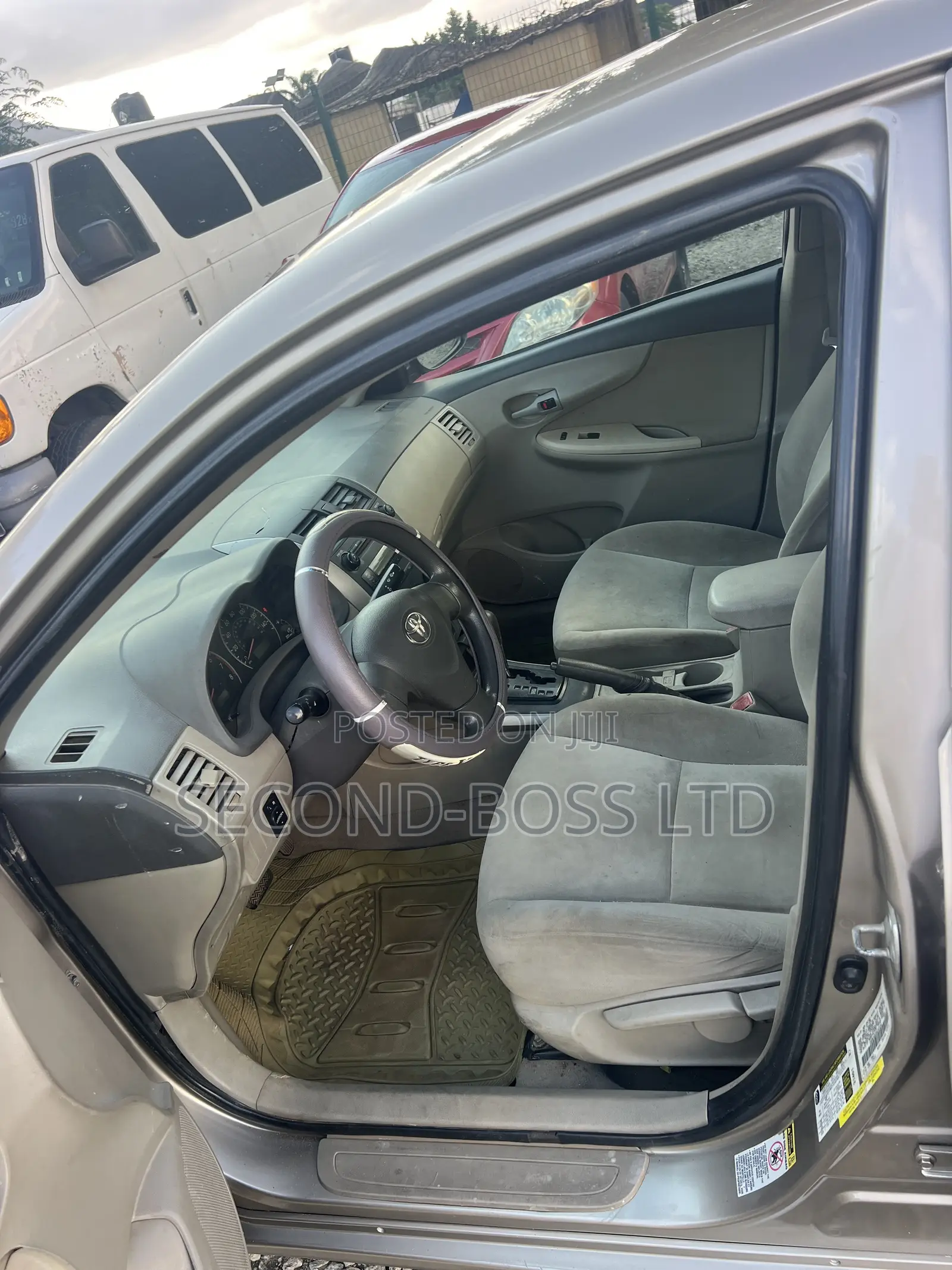 Toyota Corolla LE 4dr Sedan (1.8L 4cyl 4A) 2010 Gold