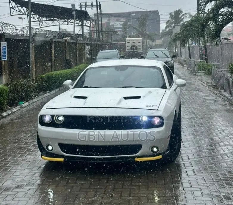 Dodge Challenger SRT 392 RWD 2017 White