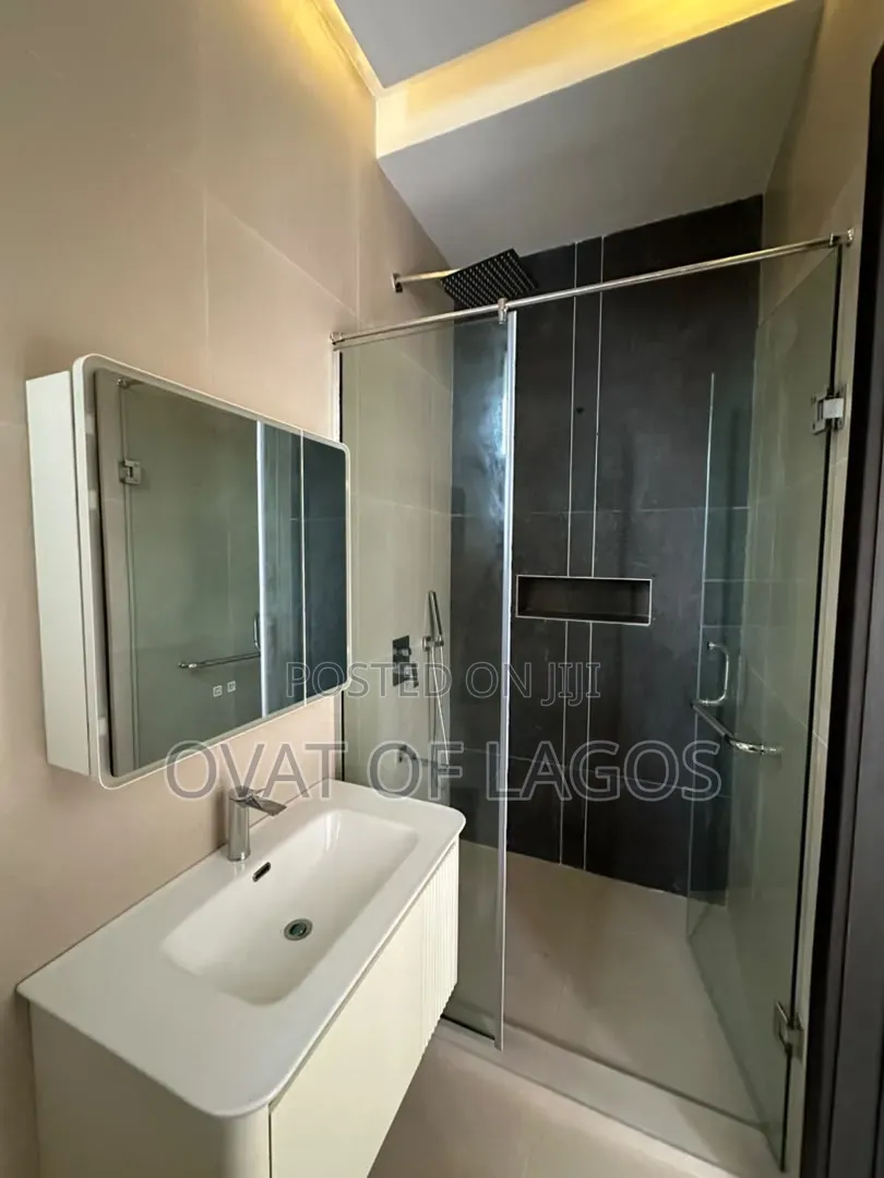 2bdrm Apartment in Lekki Phase 1 for sale