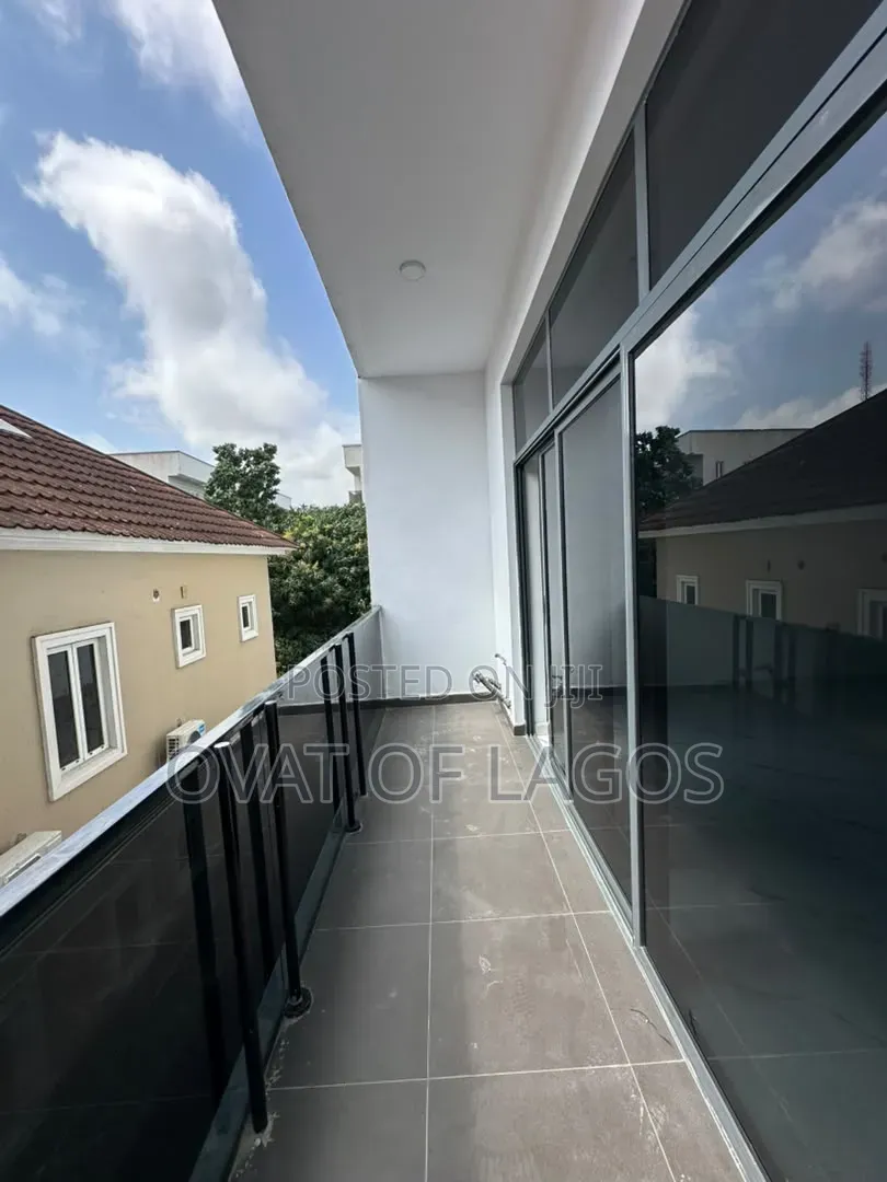 2bdrm Apartment in Lekki Phase 1 for sale