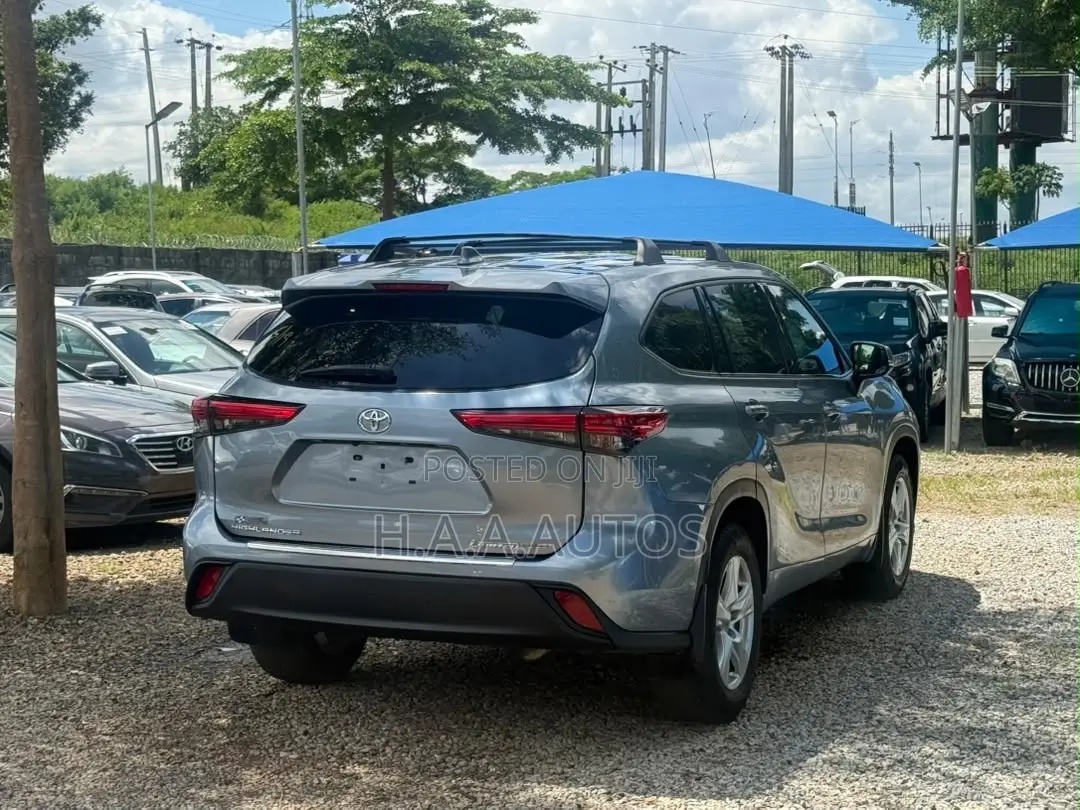 Toyota Highlander Limited 2022 Silver