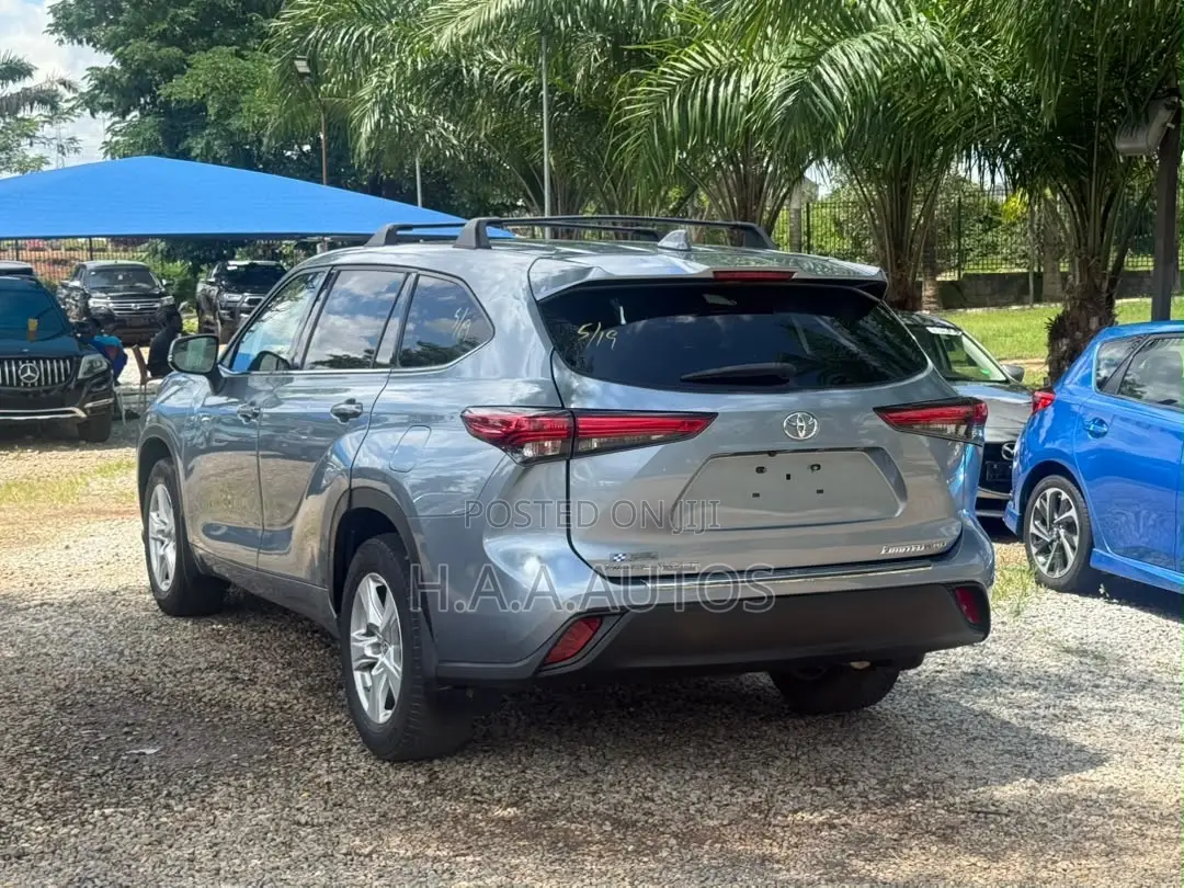 Toyota Highlander Limited 2022 Silver