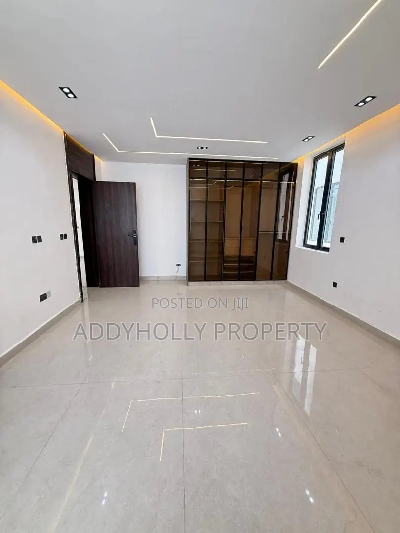 6bdrm Duplex in Lekki Phase 1 for sale