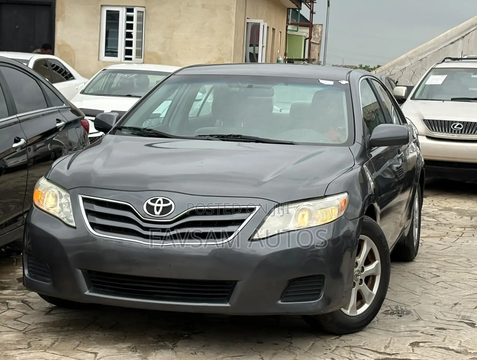 Toyota Camry LE V6 4dr Sedan (3.5L 6cyl 6AM) 2010 Gray