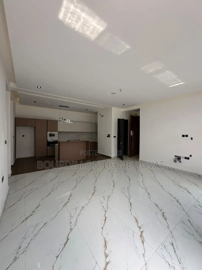 2bdrm Apartment in Lekki Phase 1 for sale