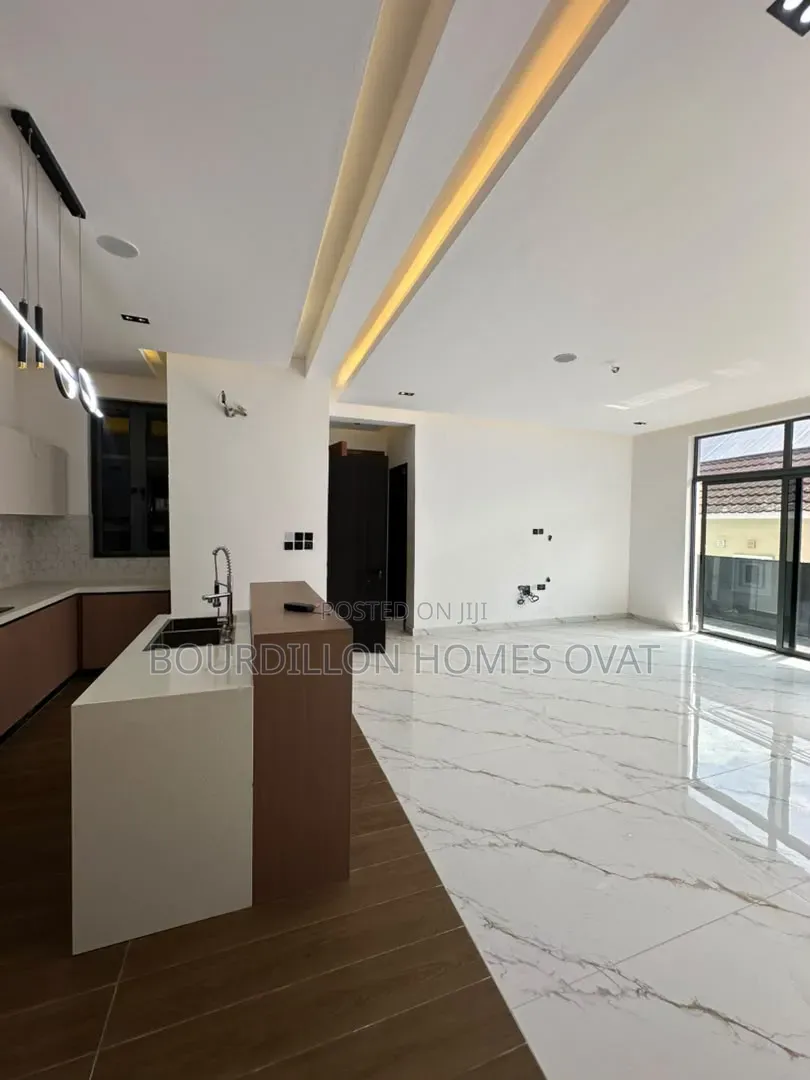 2bdrm Apartment in Lekki Phase 1 for sale