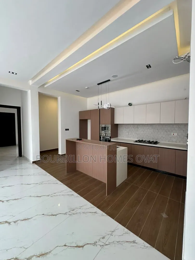 2bdrm Apartment in Lekki Phase 1 for sale