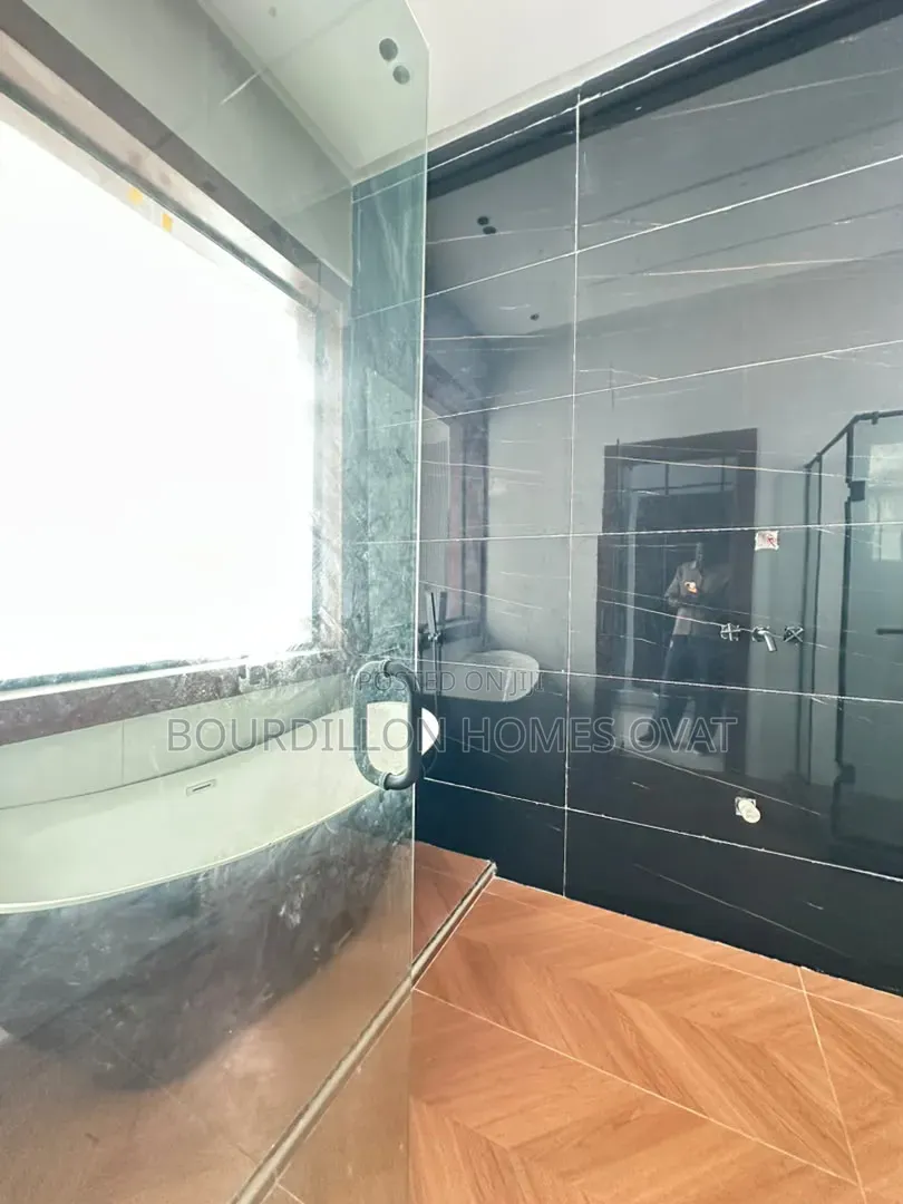 5bdrm Duplex in Ajah Lagos for sale