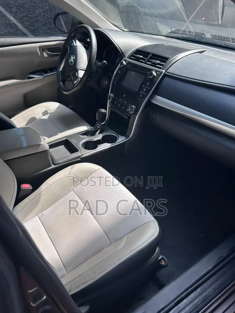 Toyota Camry SE 4dr Sedan (2.5L 4cyl 6A) 2017 Gray