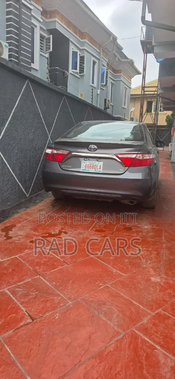 Toyota Camry SE 4dr Sedan (2.5L 4cyl 6A) 2017 Gray