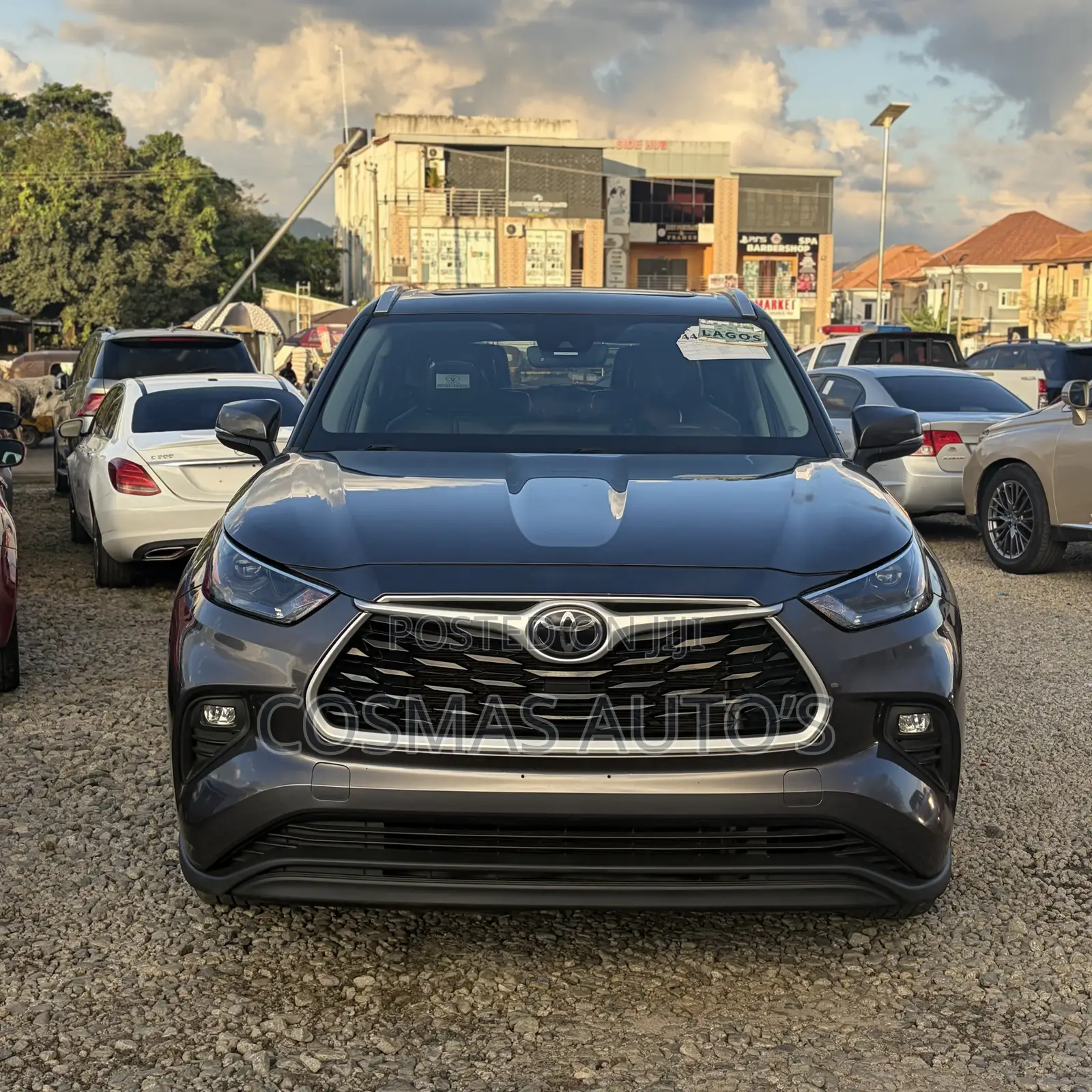 Toyota Highlander XLE 2022 Gray