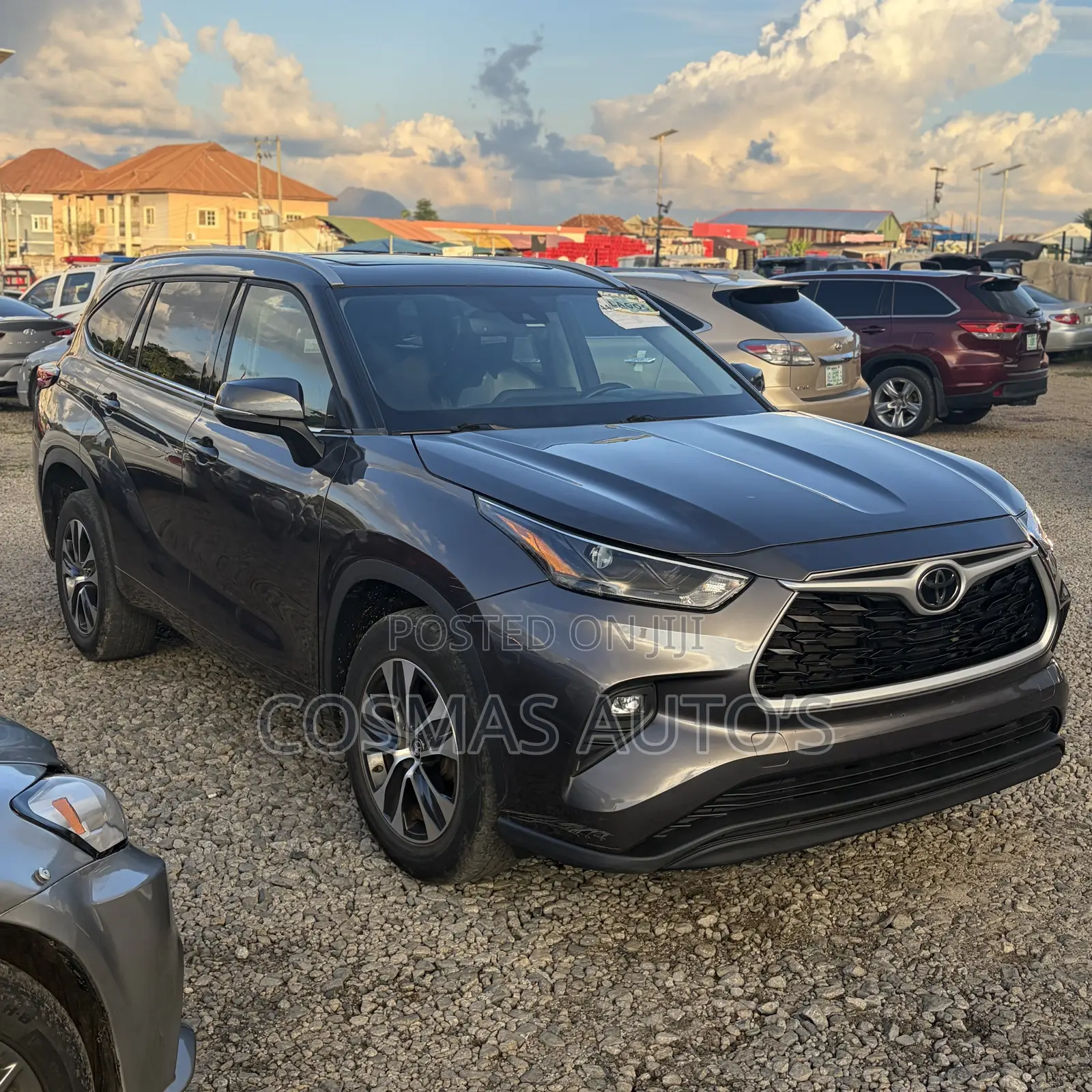 Toyota Highlander XLE 2022 Gray