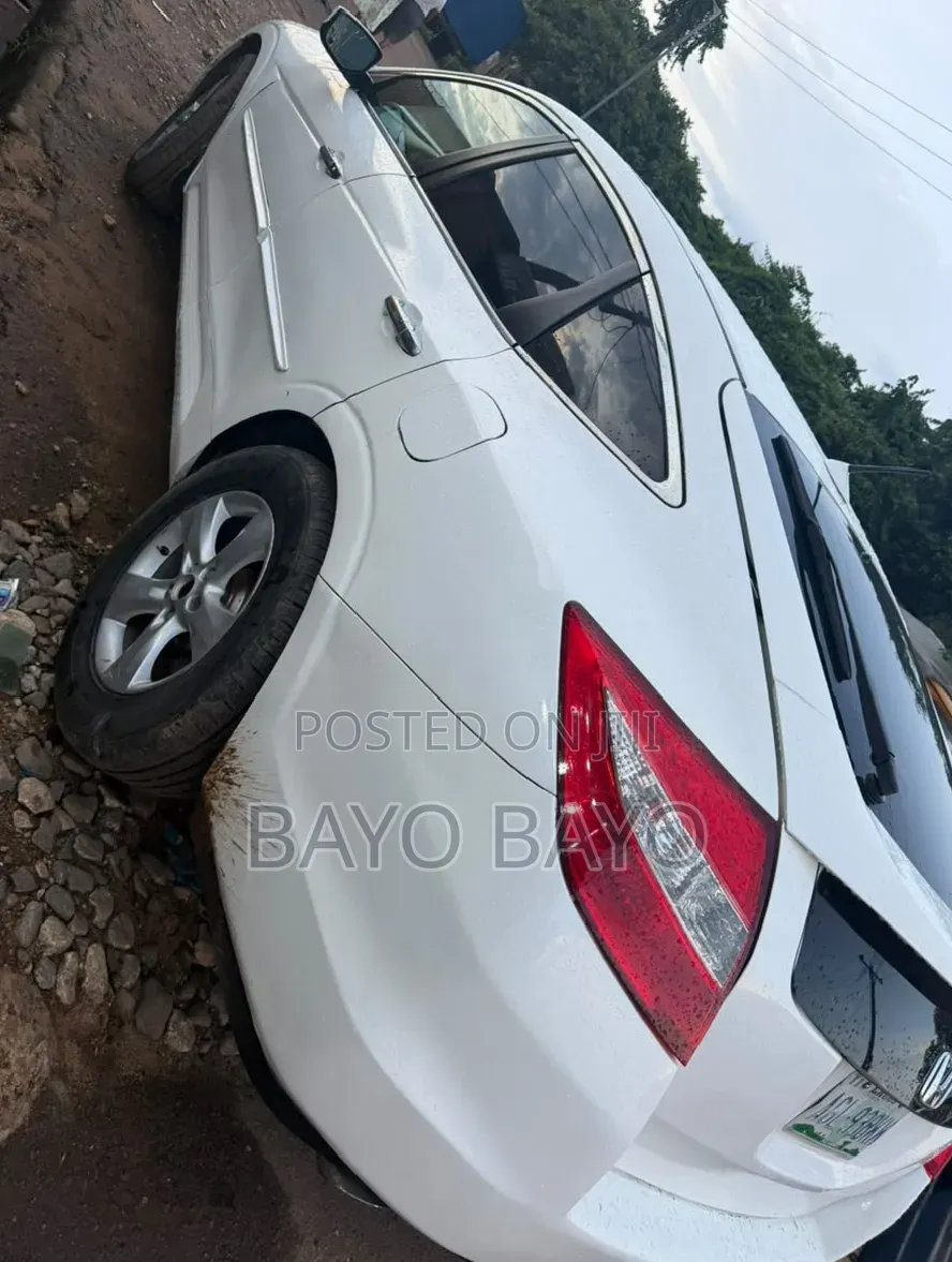 Honda Crosstour 3.5 FWD 2011 White