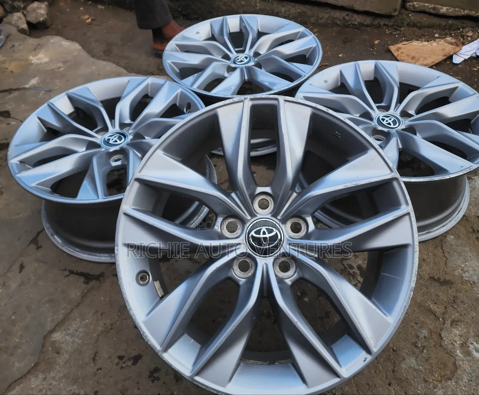 Toyota Camry 17-Inch Rim.