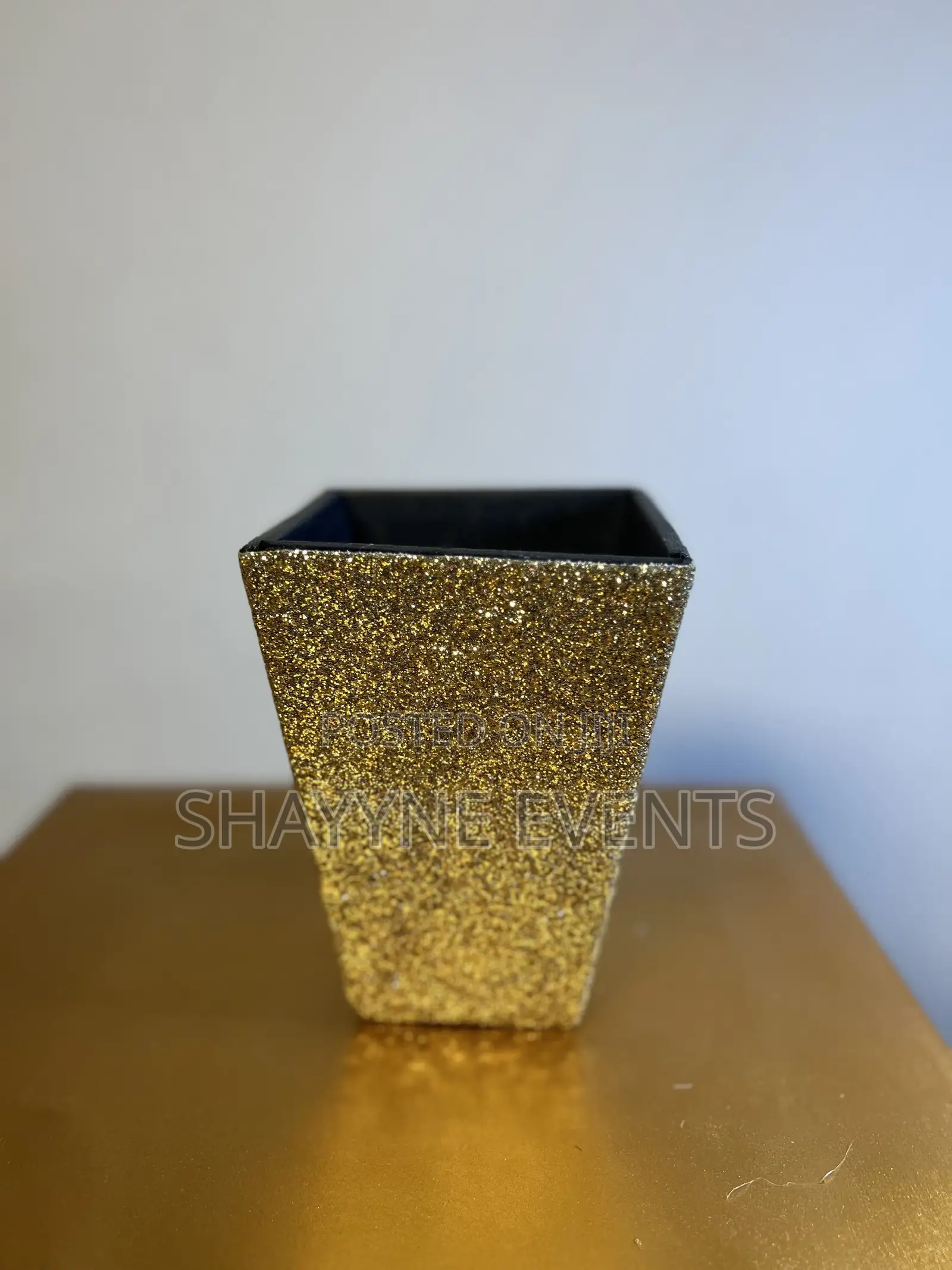 Gold Shiny Flower Vase for Rent