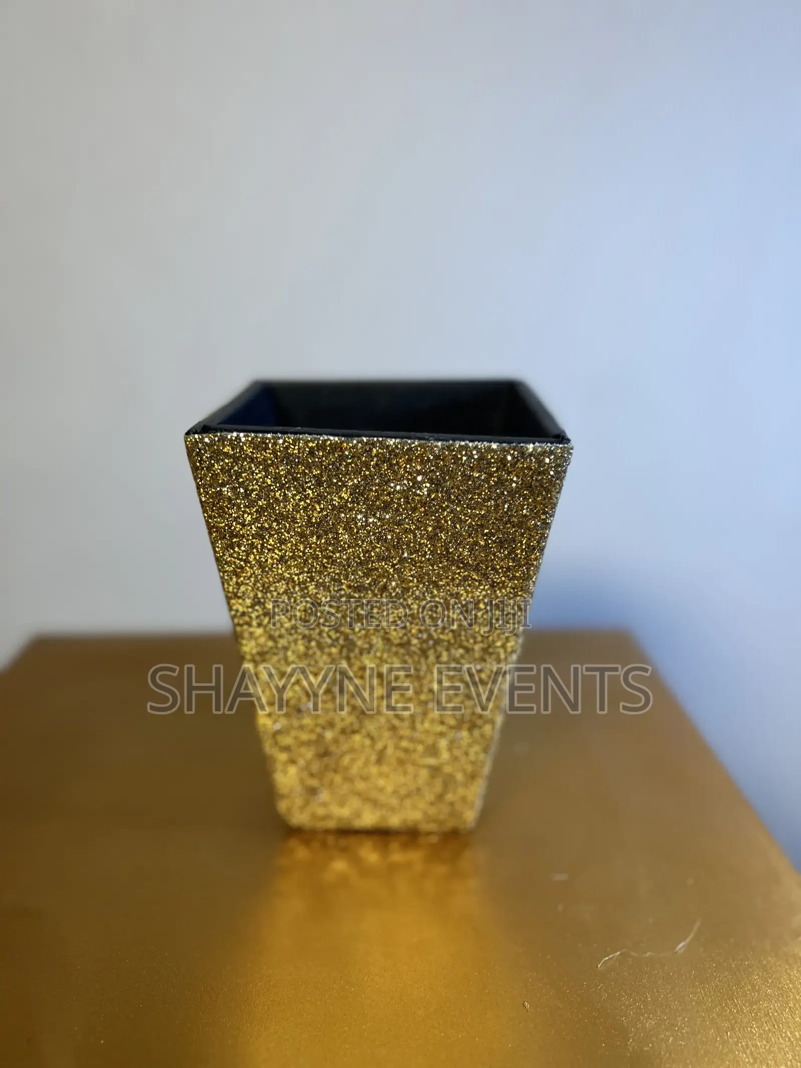 Gold Shiny Flower Vase for Rent
