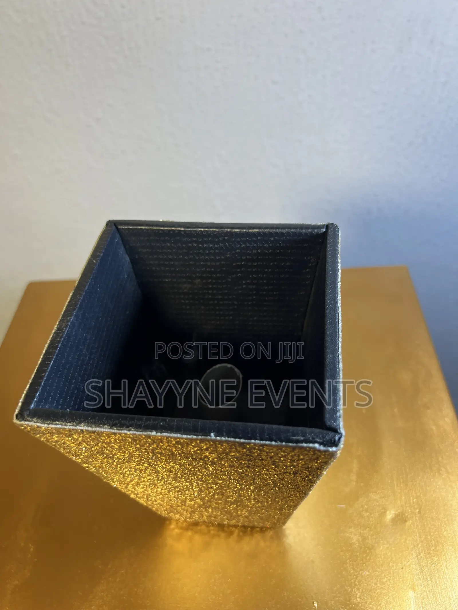 Gold Shiny Flower Vase for Rent
