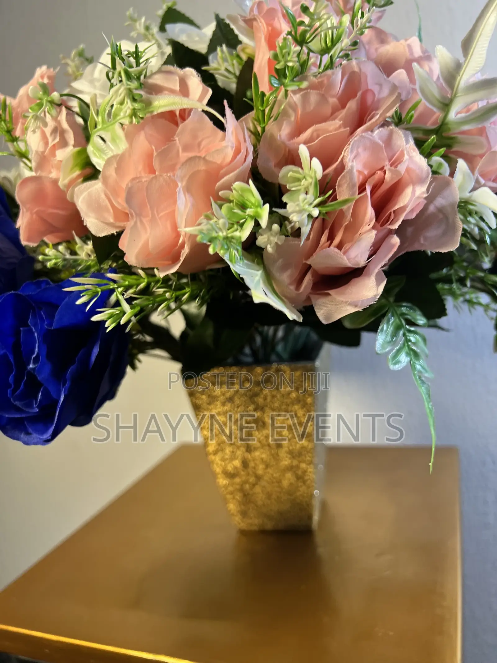 Gold Shiny Flower Vase for Rent